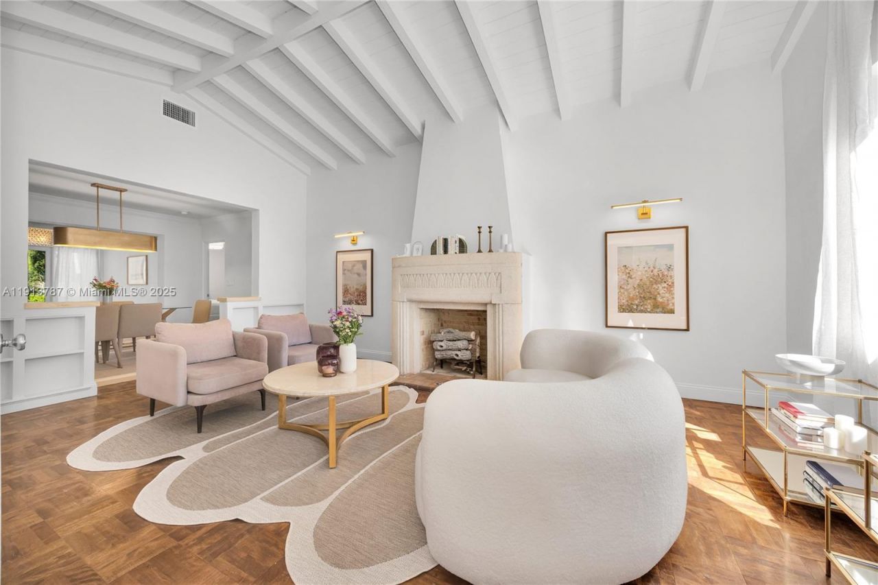 4484 Royal Palm Ave, Miami Beach, FL 33140 Photo