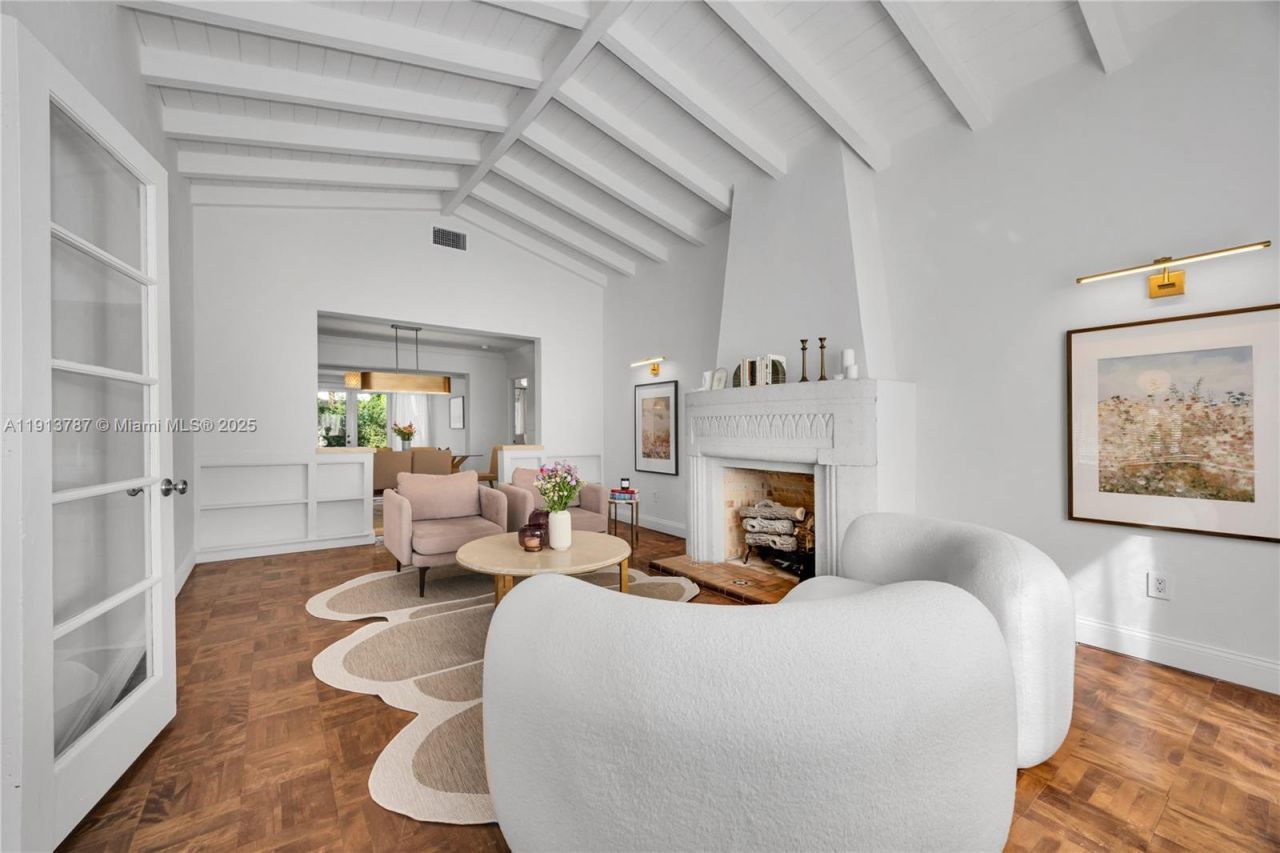 4484 Royal Palm Ave, Miami Beach, FL 33140 Photo