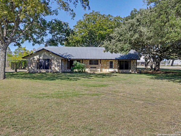 307 Us Highway 87, Stockdale, TX 78160