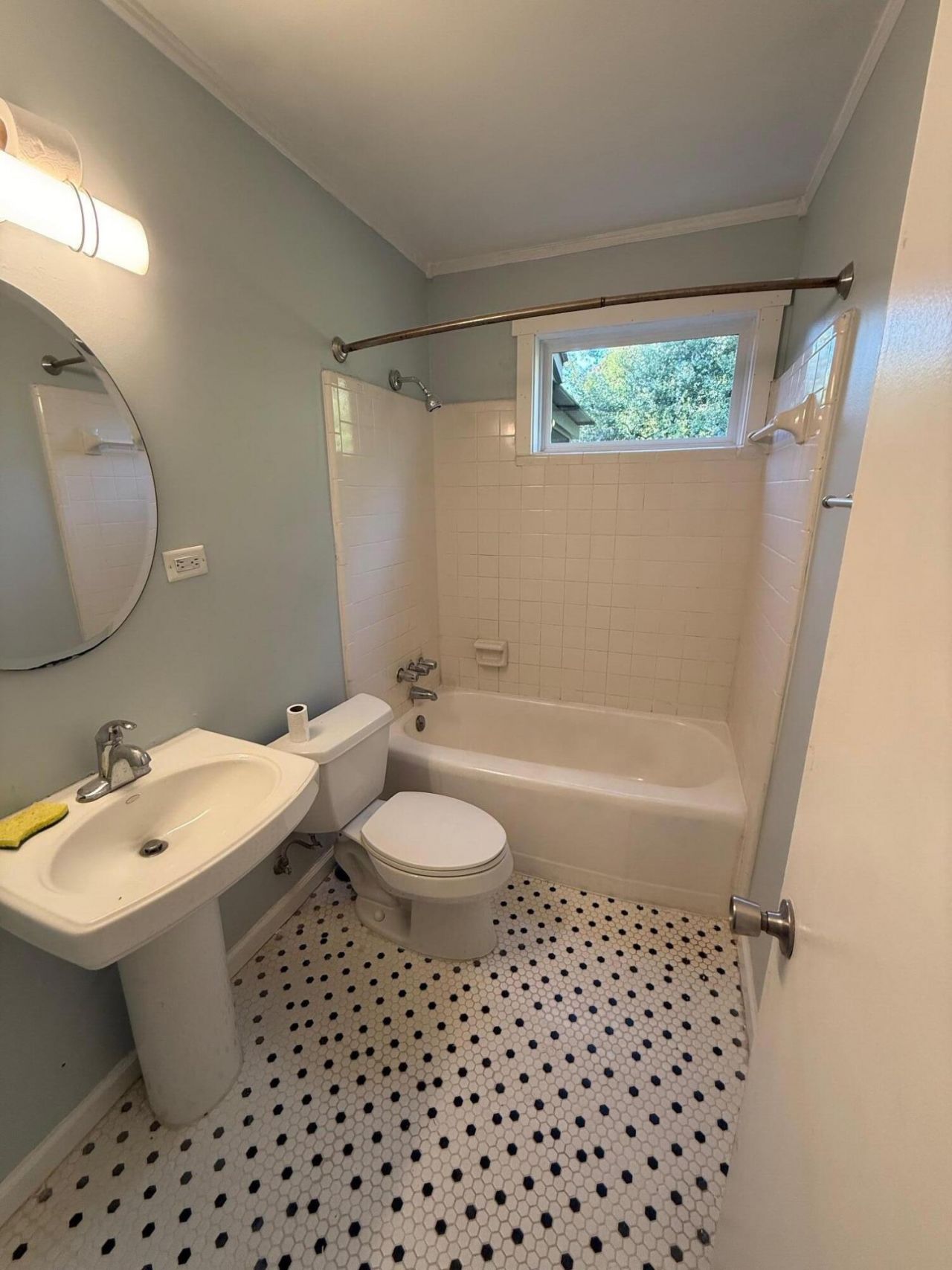 2713 Jones Avenue Photo 6