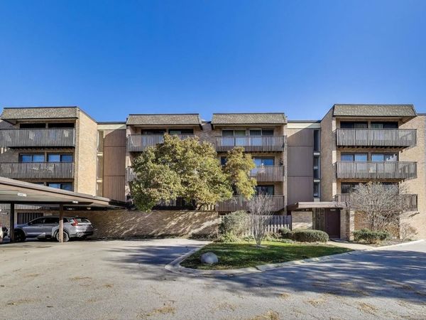 1847 Tanglewood Drive, Unit 2B, Glenview, IL 60025