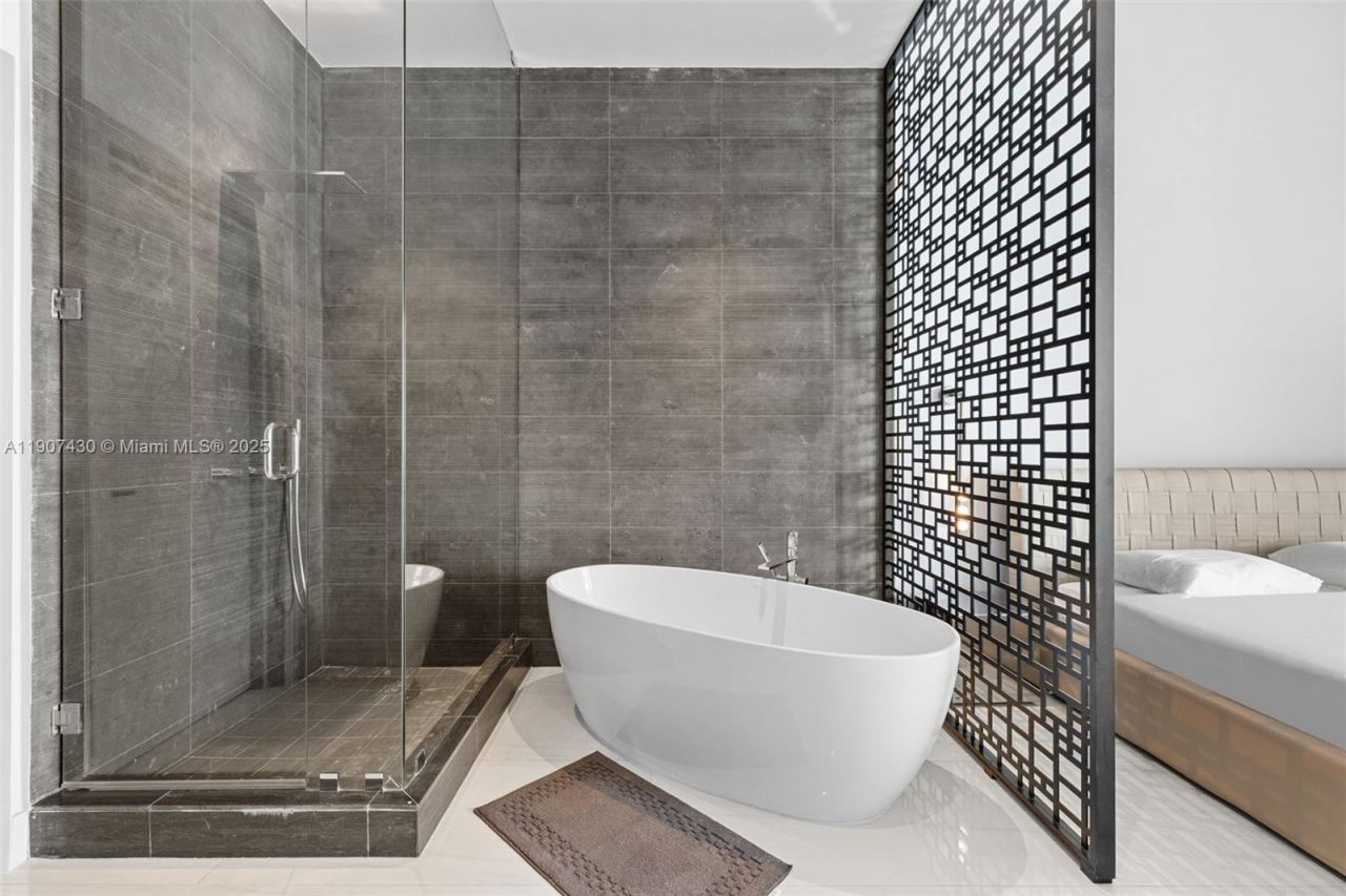 480 NE 31st St, Unit PH5002, Miami, FL 33137 Photo