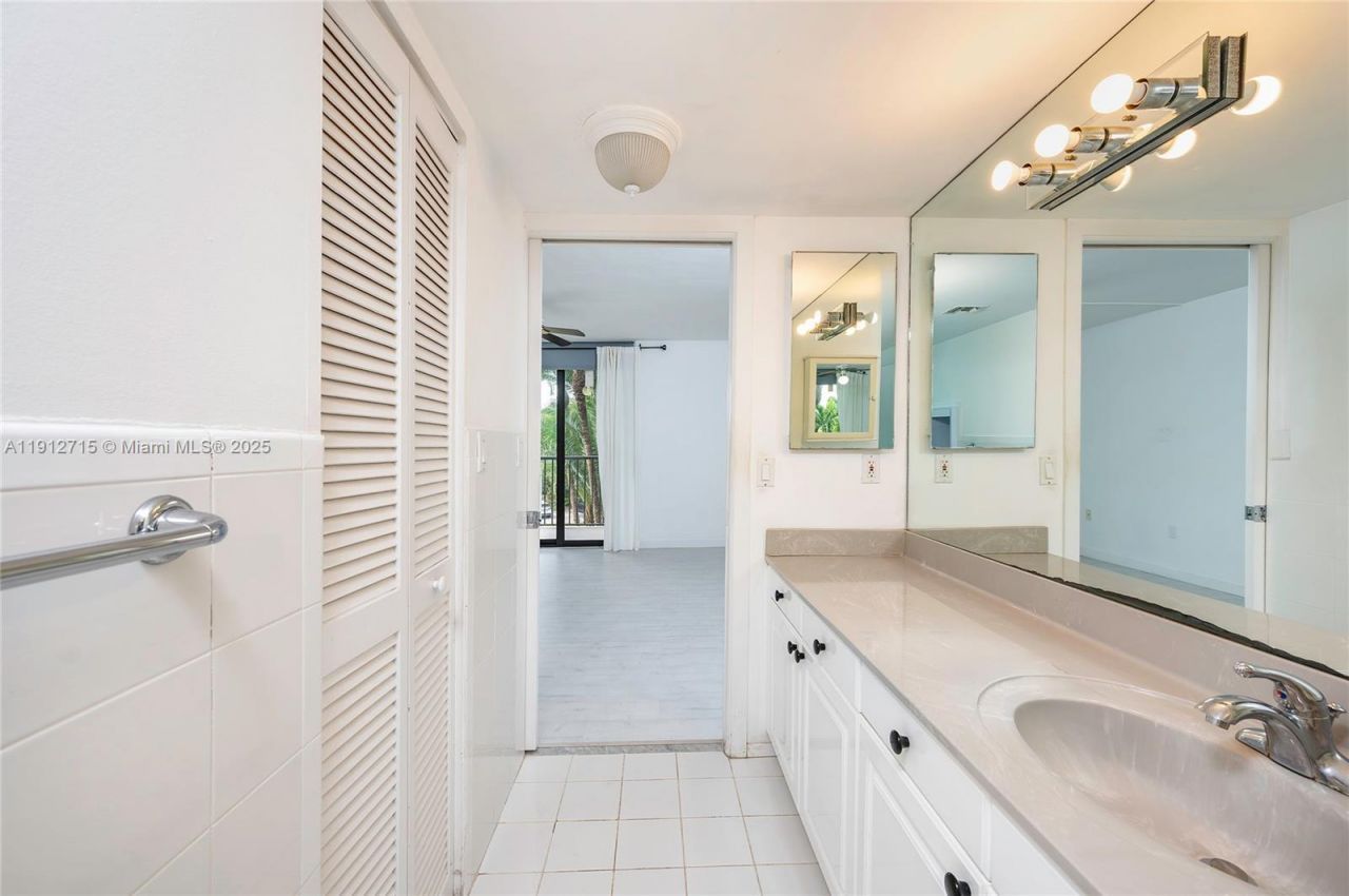 55 Ocean Lane Dr, Unit 3030, Key Biscayne, FL 33149 Photo