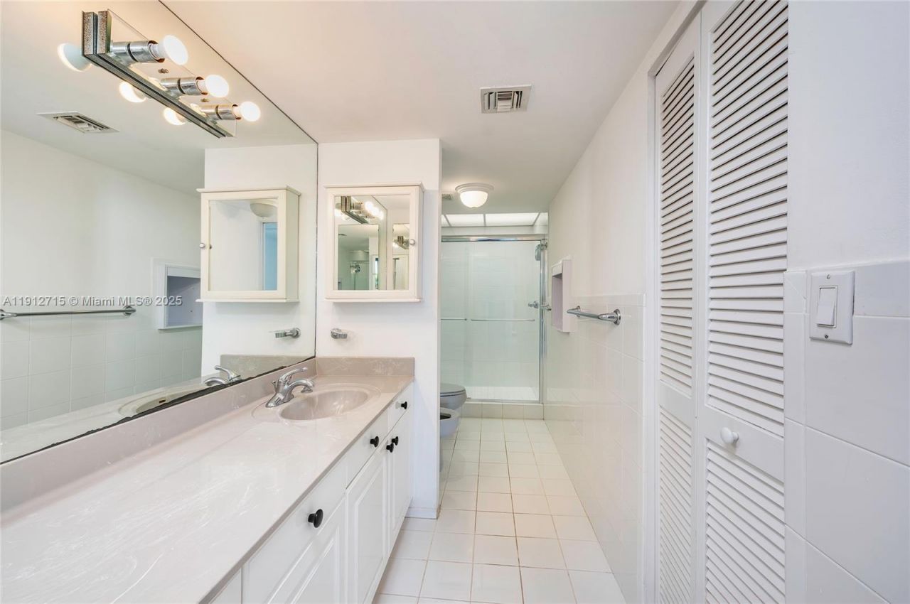 55 Ocean Lane Dr, Unit 3030, Key Biscayne, FL 33149 Photo
