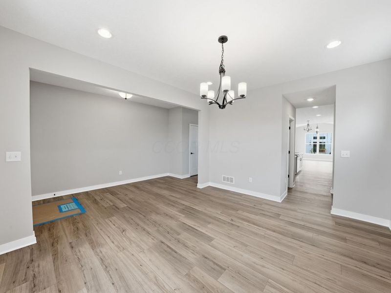 6928 Barksdale Drive, Dublin, OH 43016 Photo 4