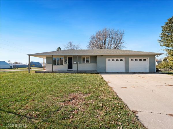 220 N 6th Street, IA 50154