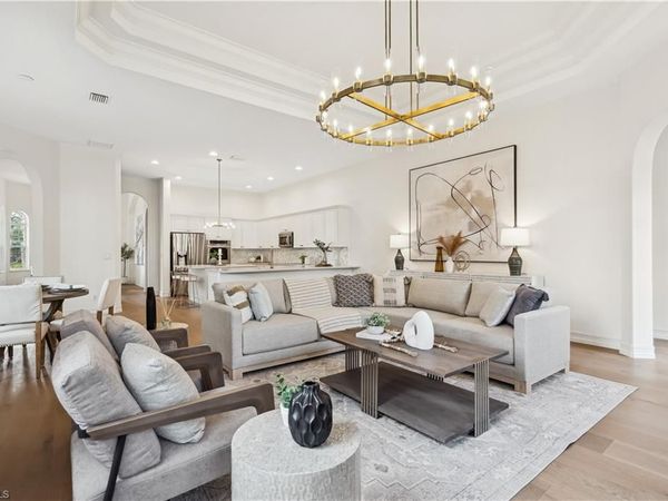 677 5th AVE N, NAPLES, FL 34102