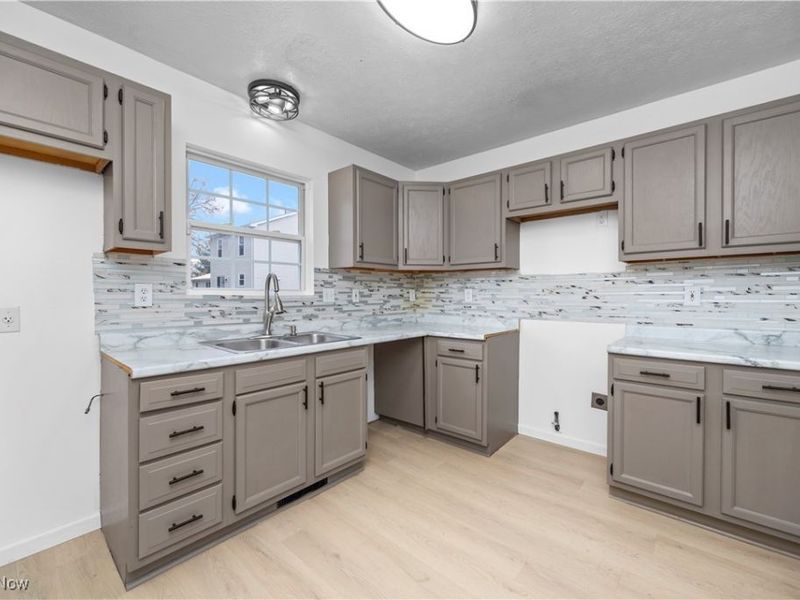 132 Warden Avenue, Elyria, OH 44035 Photo 11