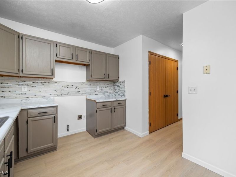 132 Warden Avenue, Elyria, OH 44035 Photo 12