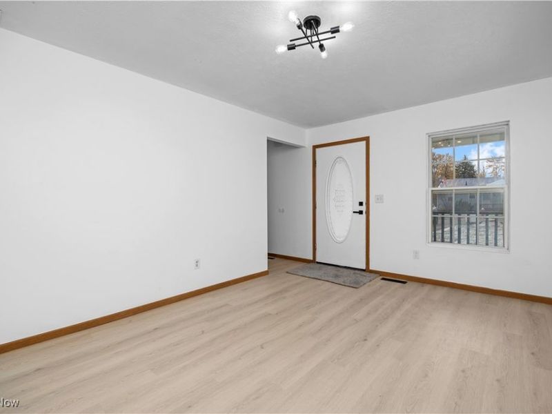 132 Warden Avenue, Elyria, OH 44035 Photo 3