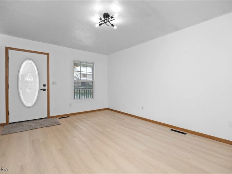 132 Warden Avenue, Elyria, OH 44035 Photo 6