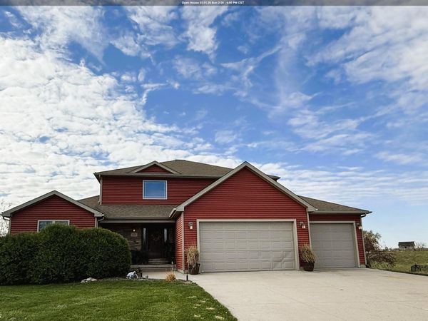 1321 Woodland Ct, Washington, IA 52353