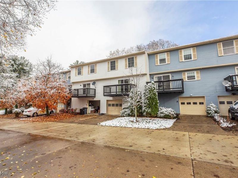 147 Quaker Ridge Drive, Akron, OH 44313 Photo 2