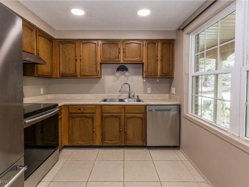 147 Quaker Ridge Drive, Akron, OH 44313 Photo 6