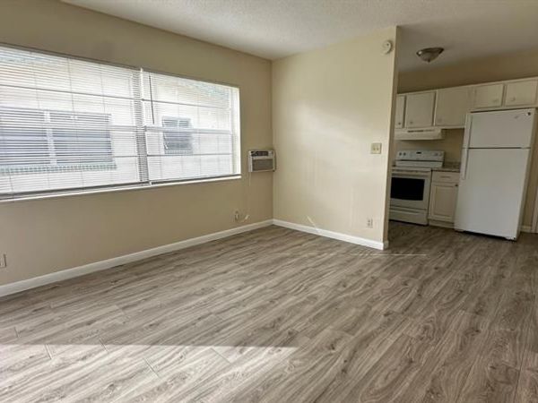 719 SE 16th Street, Unit 5, Fort Lauderdale, FL 33316