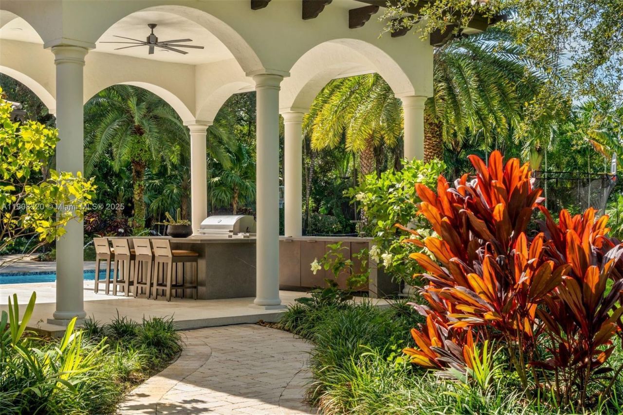 8900 SW 62nd Ct, Pinecrest, FL 33156 Photo