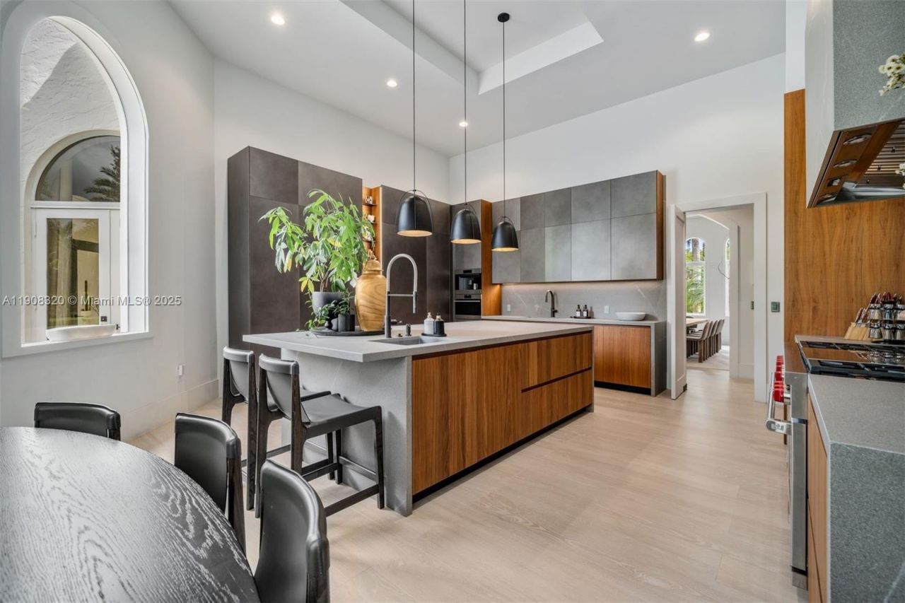 8900 SW 62nd Ct, Pinecrest, FL 33156 Photo