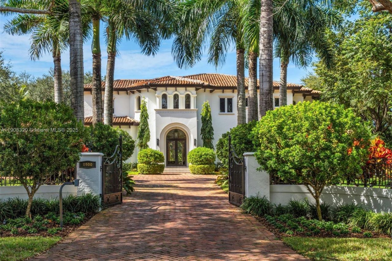 8900 SW 62nd Ct, Pinecrest, FL 33156 Photo