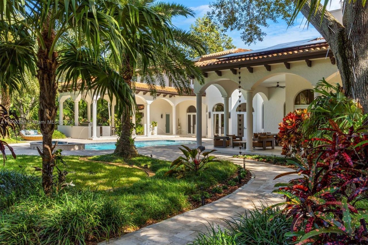 8900 SW 62nd Ct, Pinecrest, FL 33156 Photo