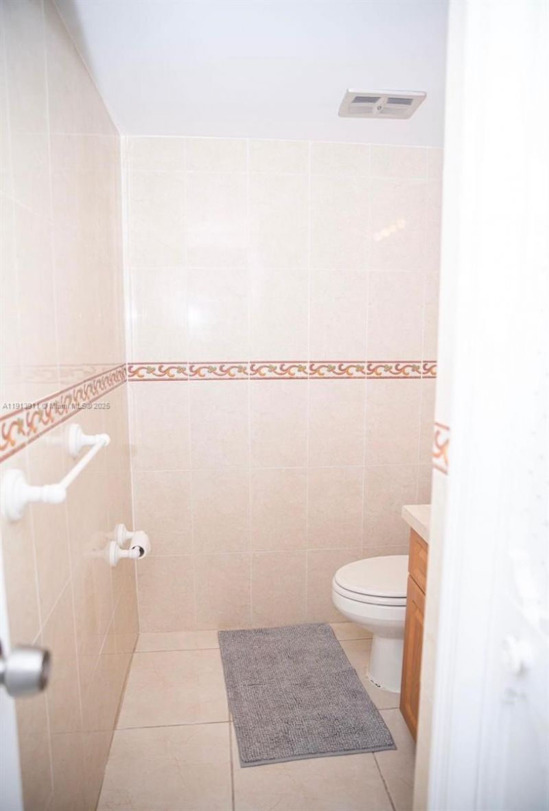 3101 N Country Club Dr, Unit 703, Aventura, FL 33180 Photo