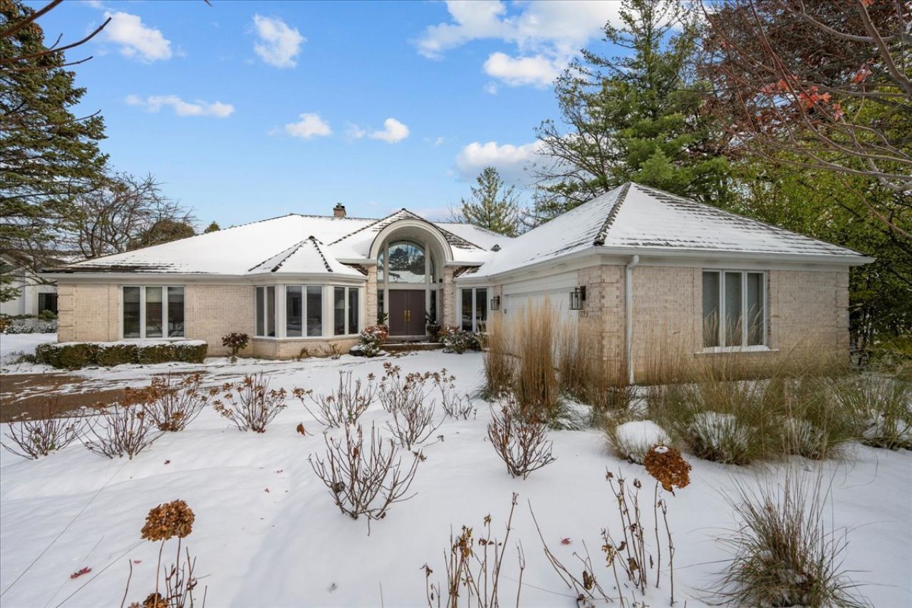 1725 Lilly Court, Highland Park, IL 60035 Main Photo