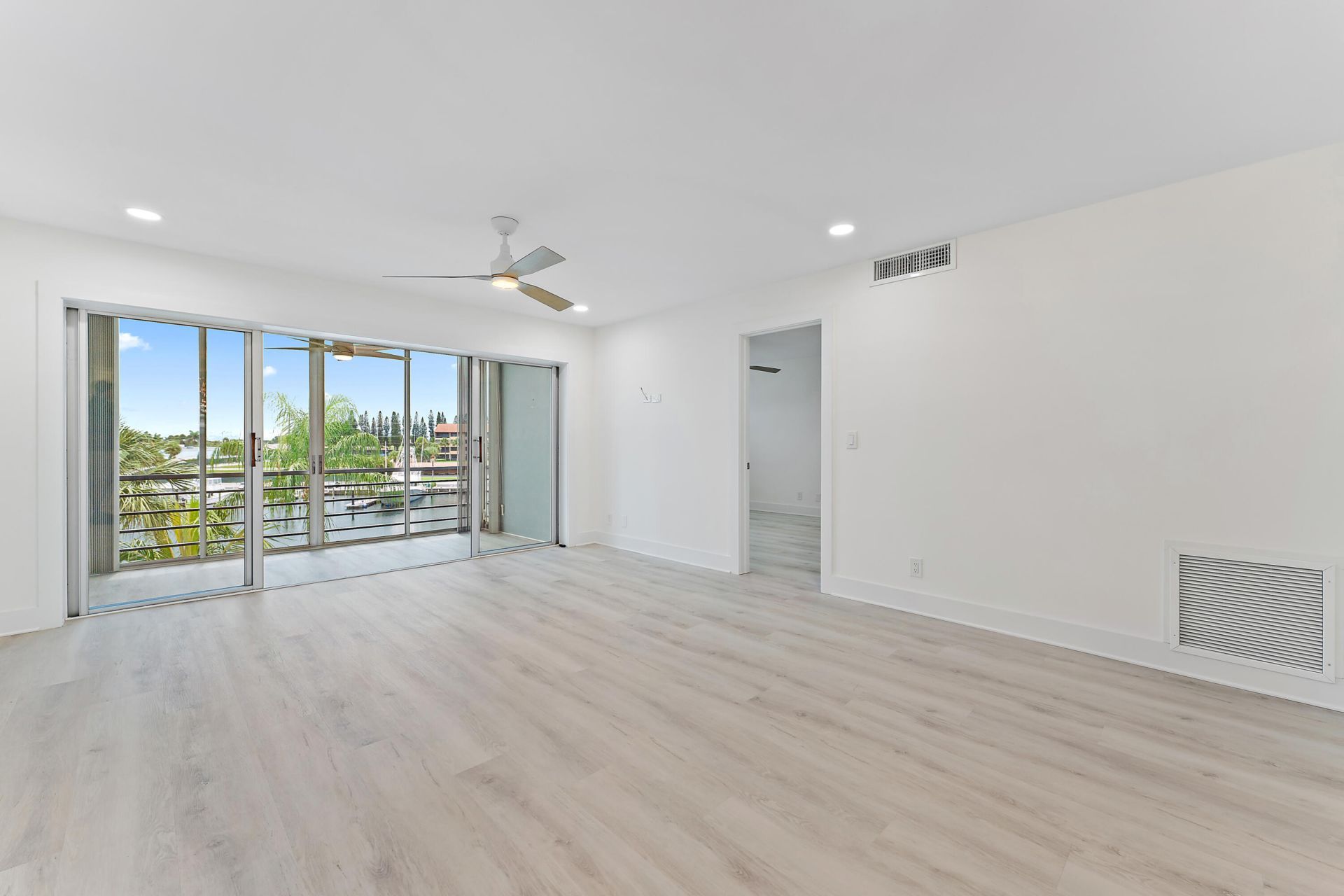 29 Yacht Club Drive, Unit 407, North Palm Beach, FL 33408 Photo