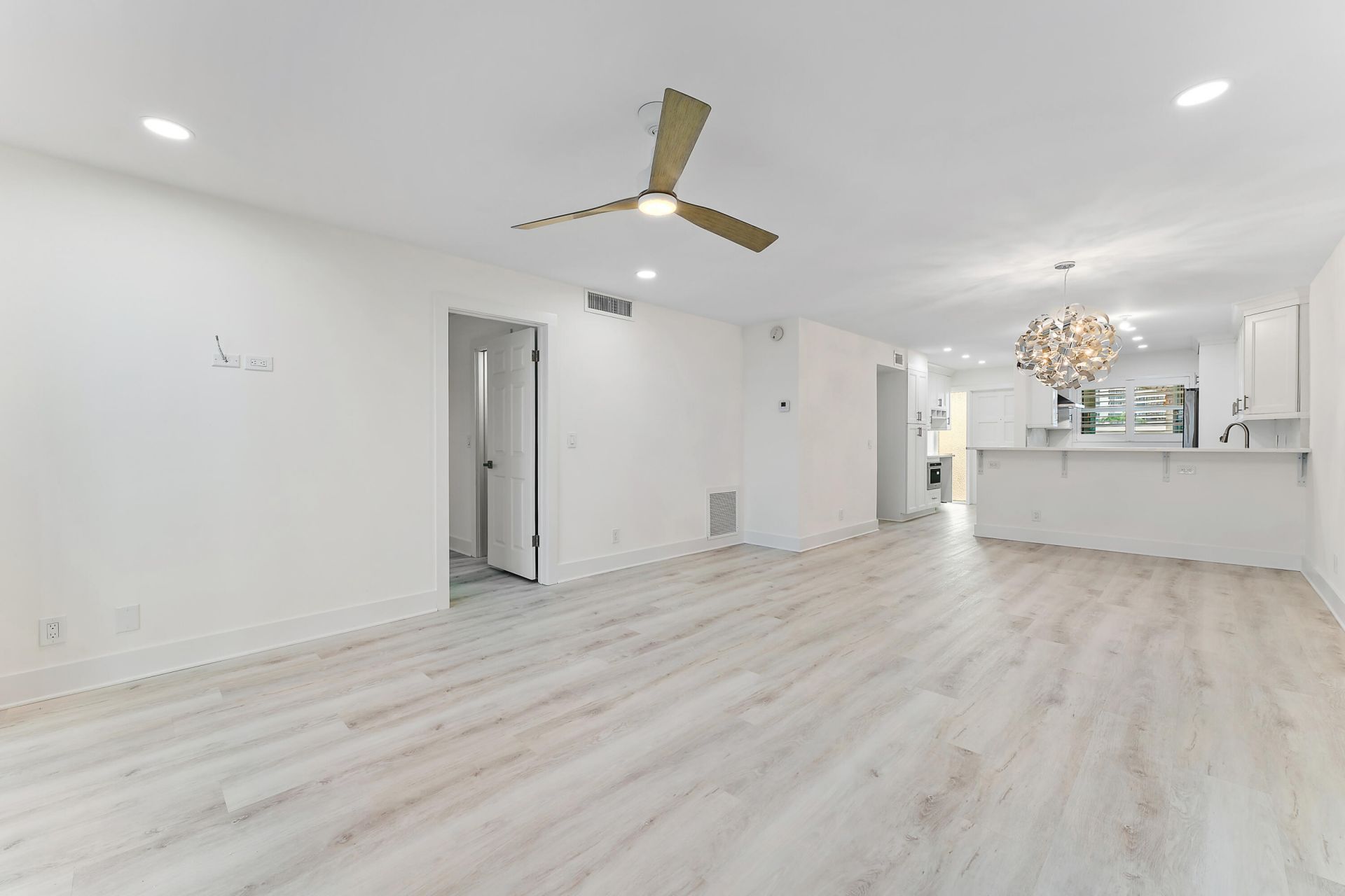 29 Yacht Club Drive, Unit 407, North Palm Beach, FL 33408 Photo
