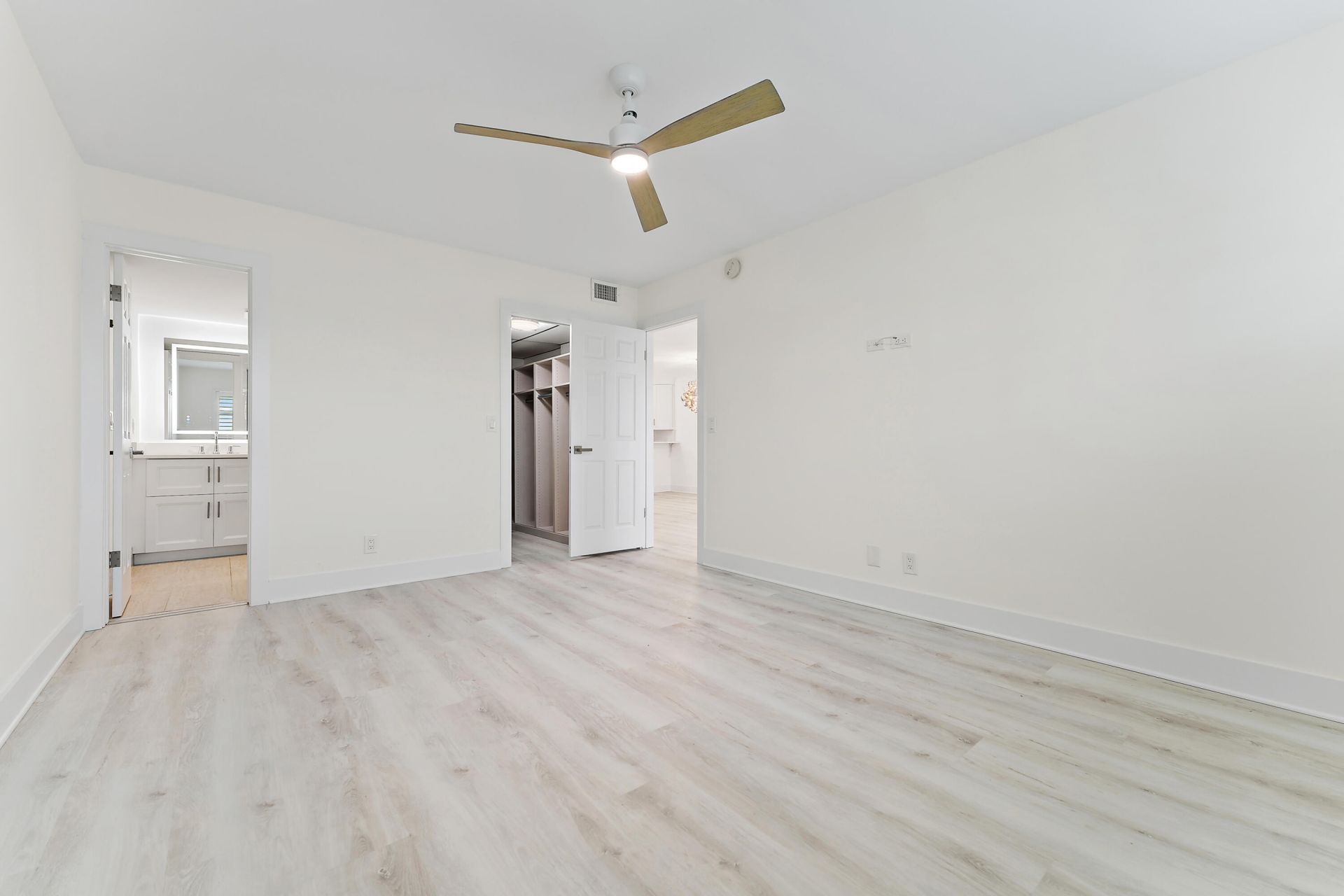 29 Yacht Club Drive, Unit 407, North Palm Beach, FL 33408 Photo