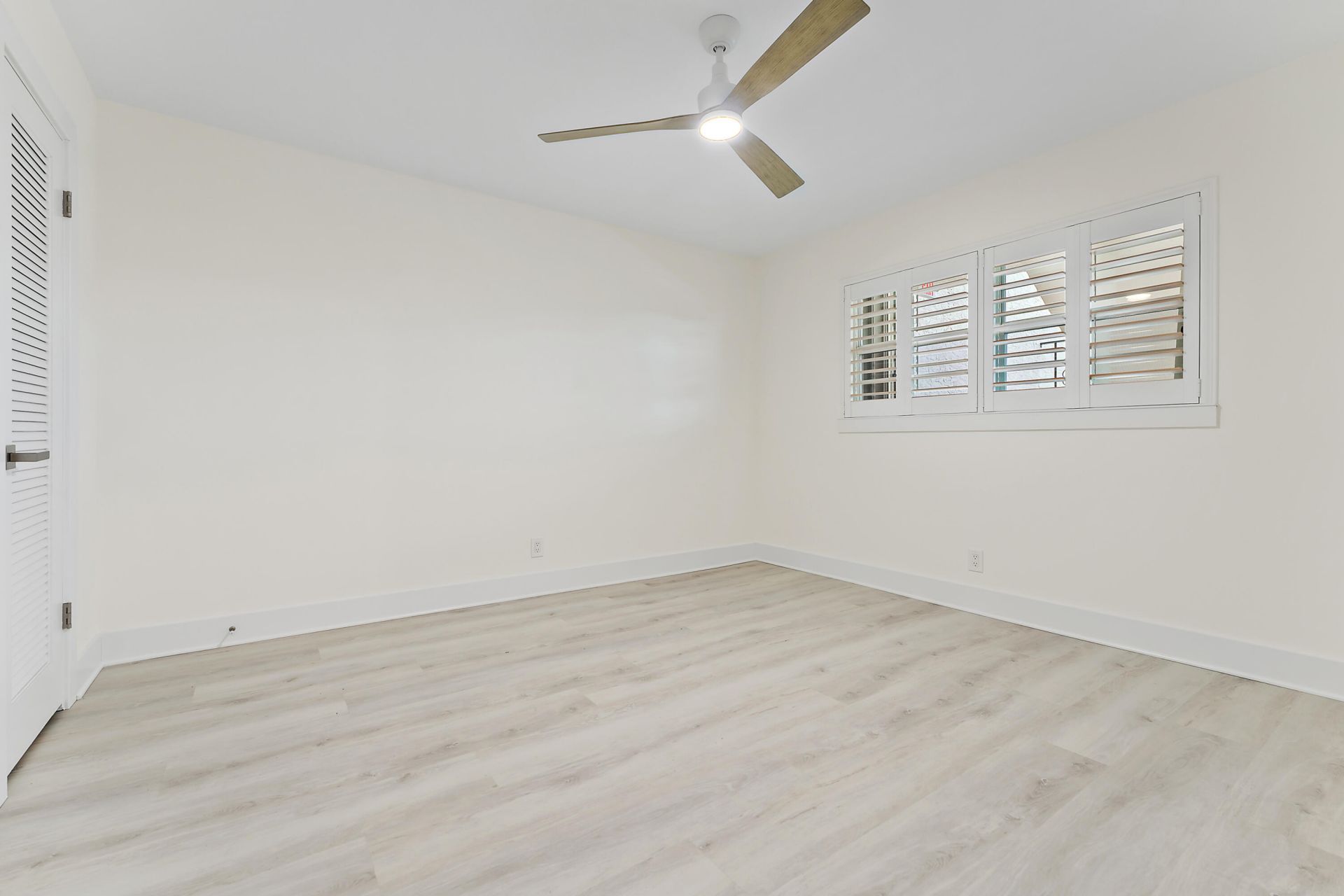 29 Yacht Club Drive, Unit 407, North Palm Beach, FL 33408 Photo