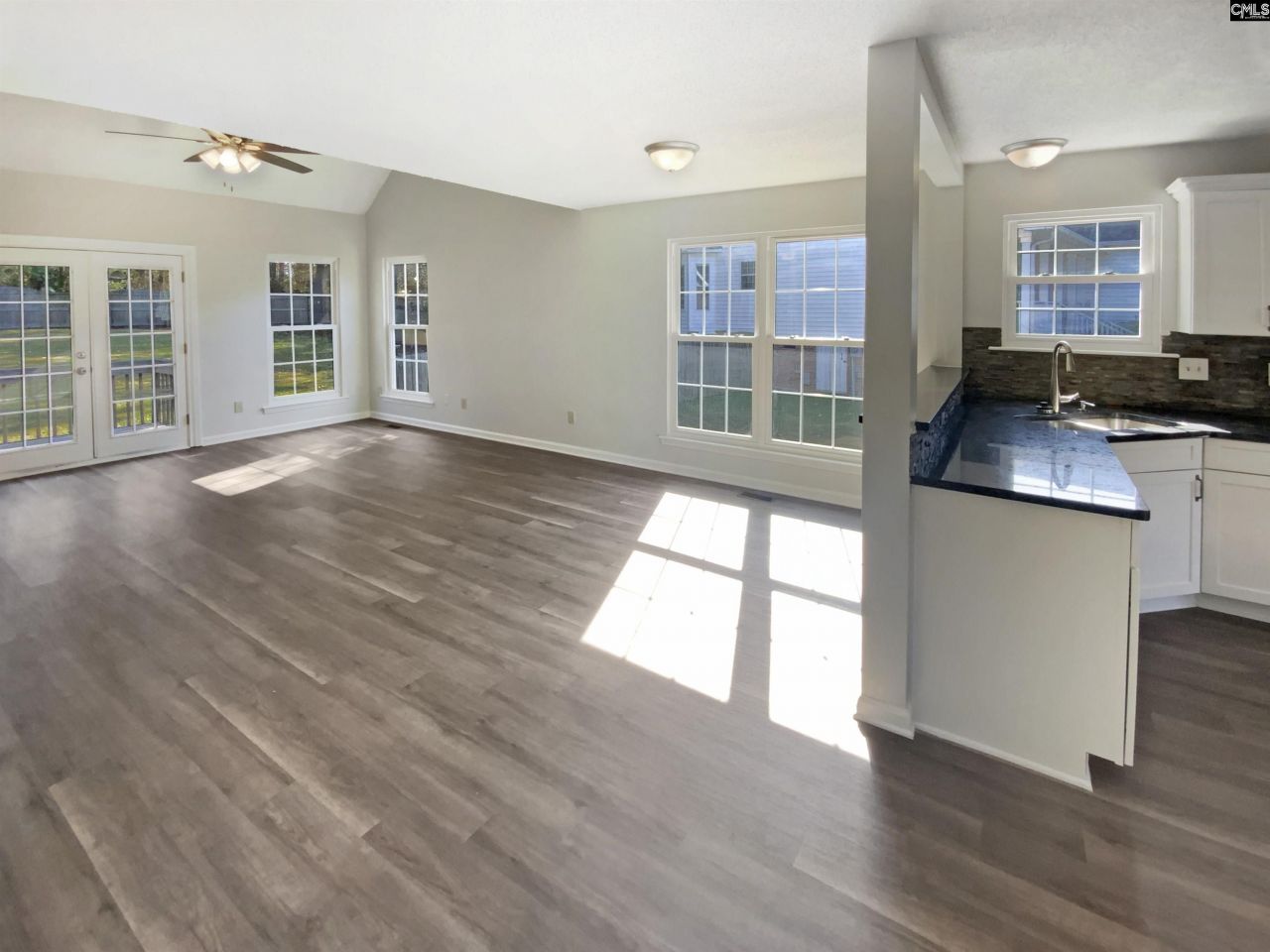 102 Brassfield Court Photo 10