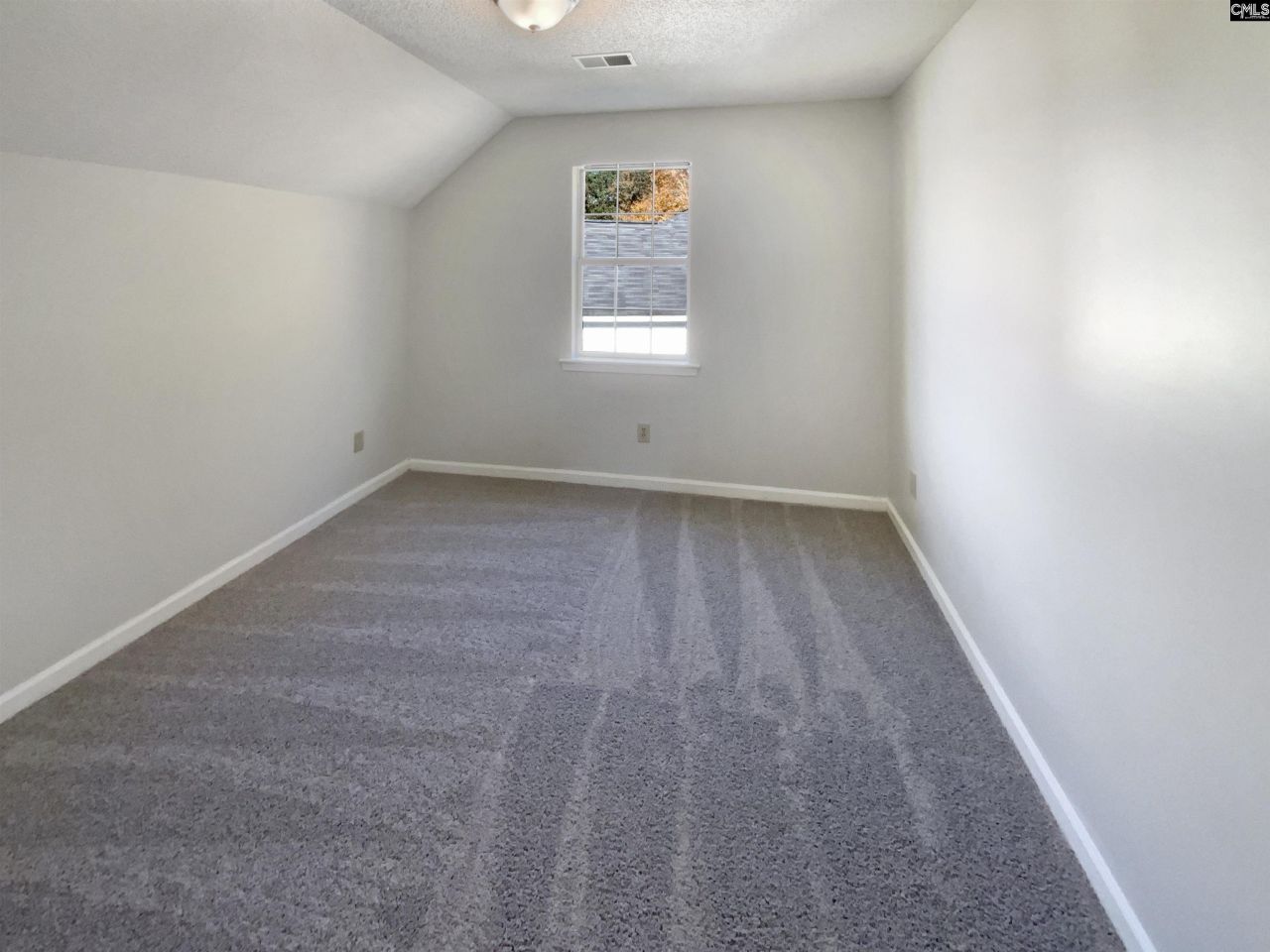 102 Brassfield Court Photo 24