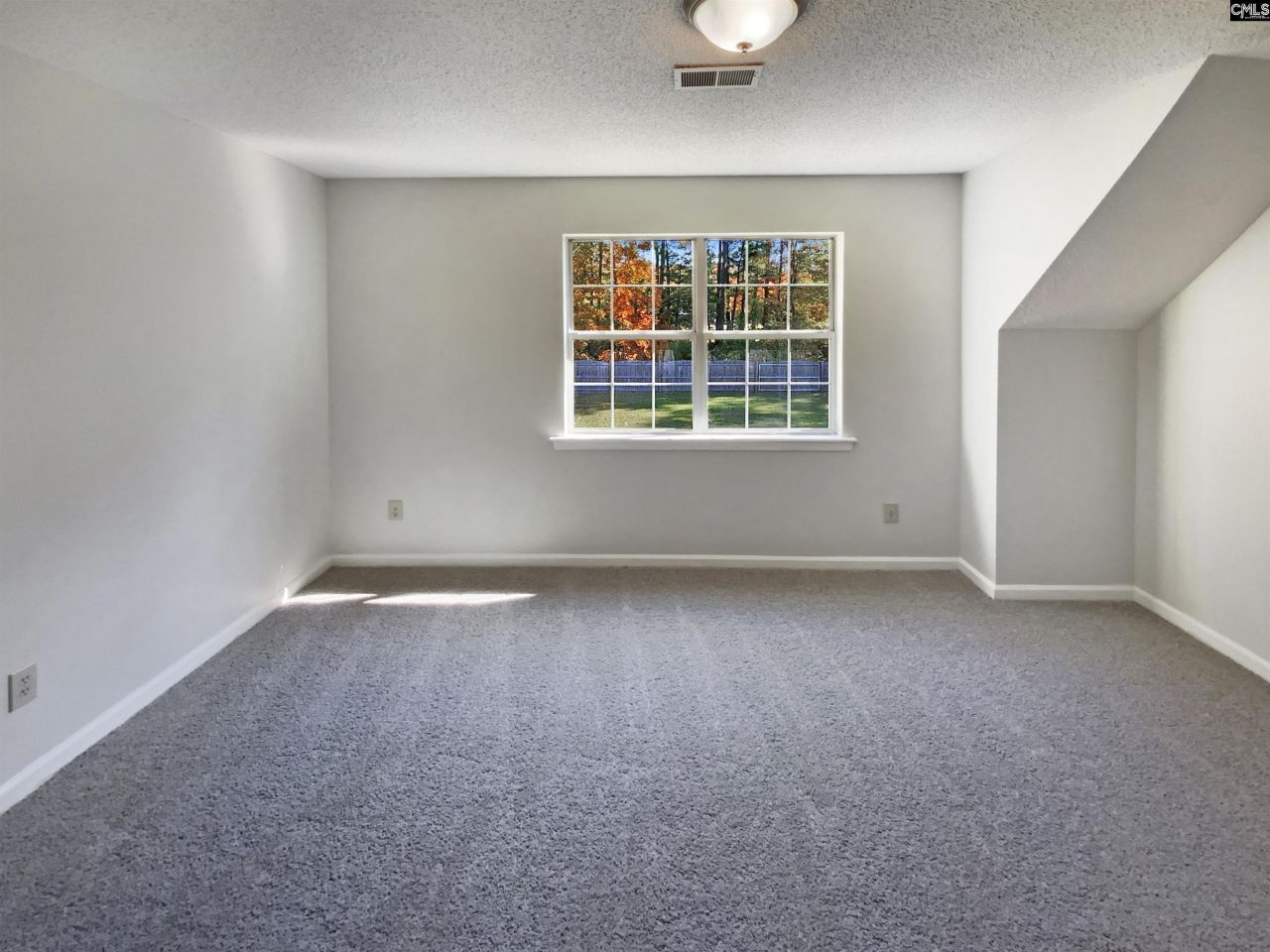 102 Brassfield Court Photo 26