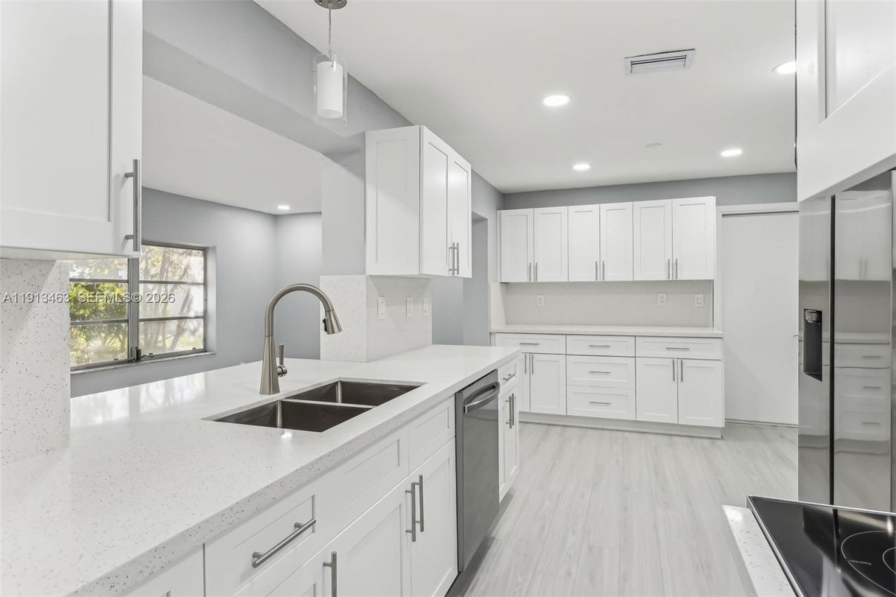 6800 NW 58th Ct, Tamarac, FL 33321 Photo