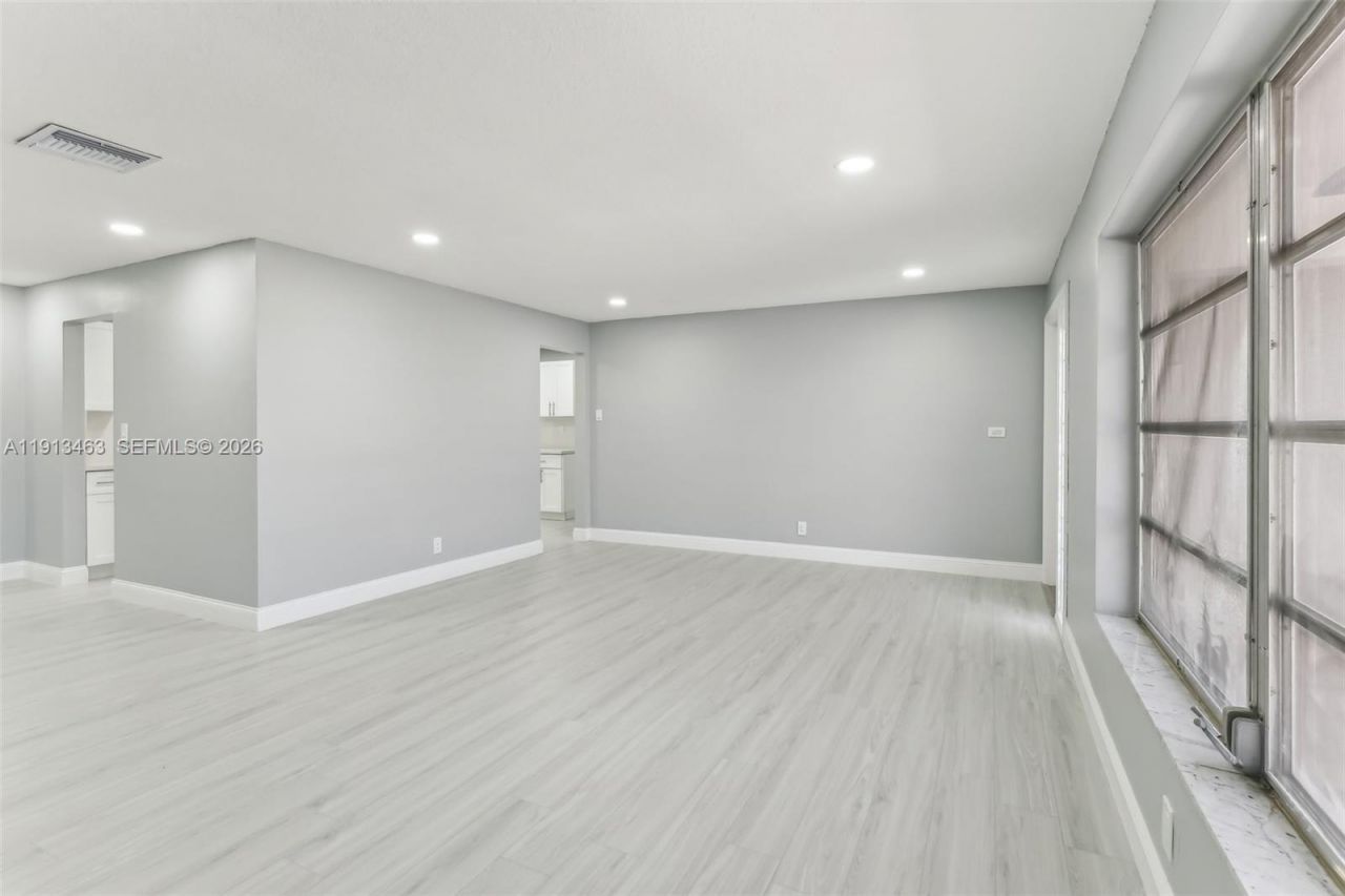 6800 NW 58th Ct, Tamarac, FL 33321 Photo