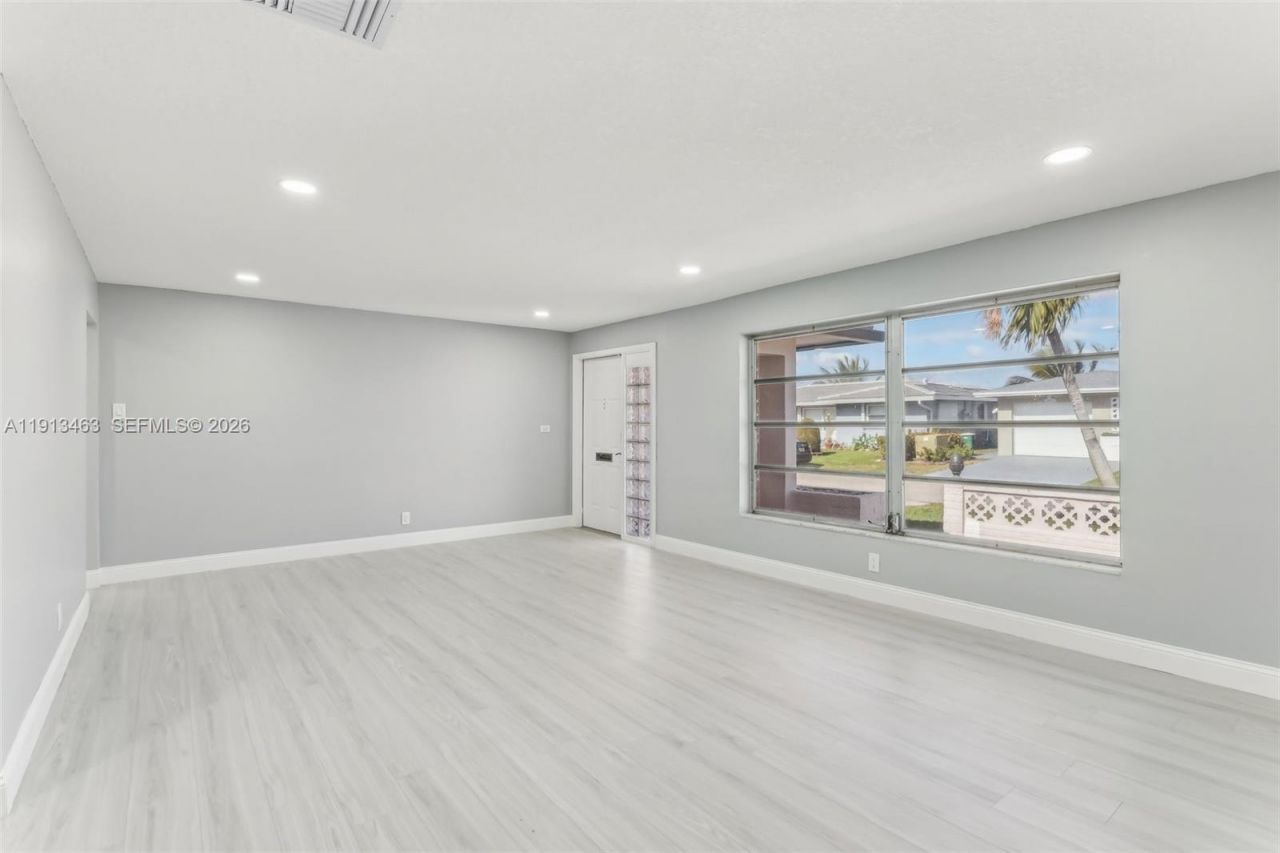 6800 NW 58th Ct, Tamarac, FL 33321 Photo