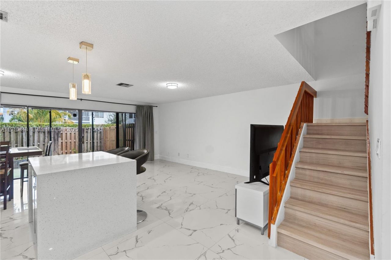 8033 NW 29 Street, Unit 8033, Sunrise, FL 33322 Photo