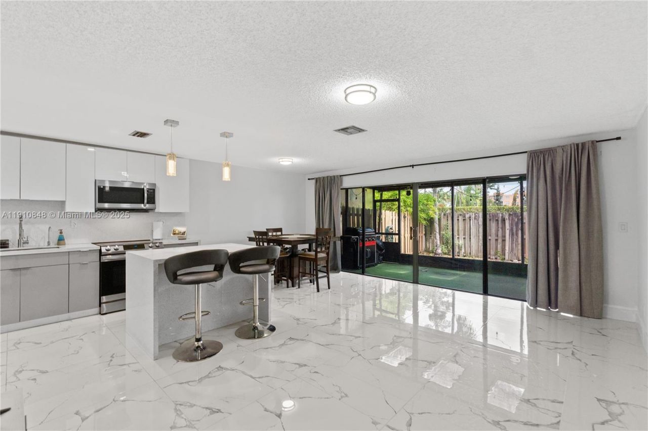 8033 NW 29 Street, Unit 8033, Sunrise, FL 33322 Photo