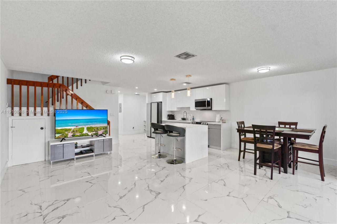 8033 NW 29 Street, Unit 8033, Sunrise, FL 33322 Photo