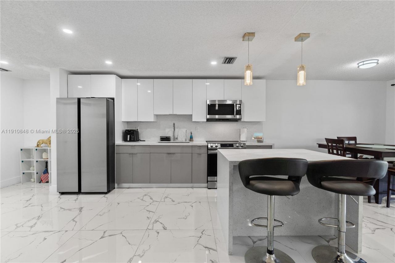 8033 NW 29 Street, Unit 8033, Sunrise, FL 33322 Photo