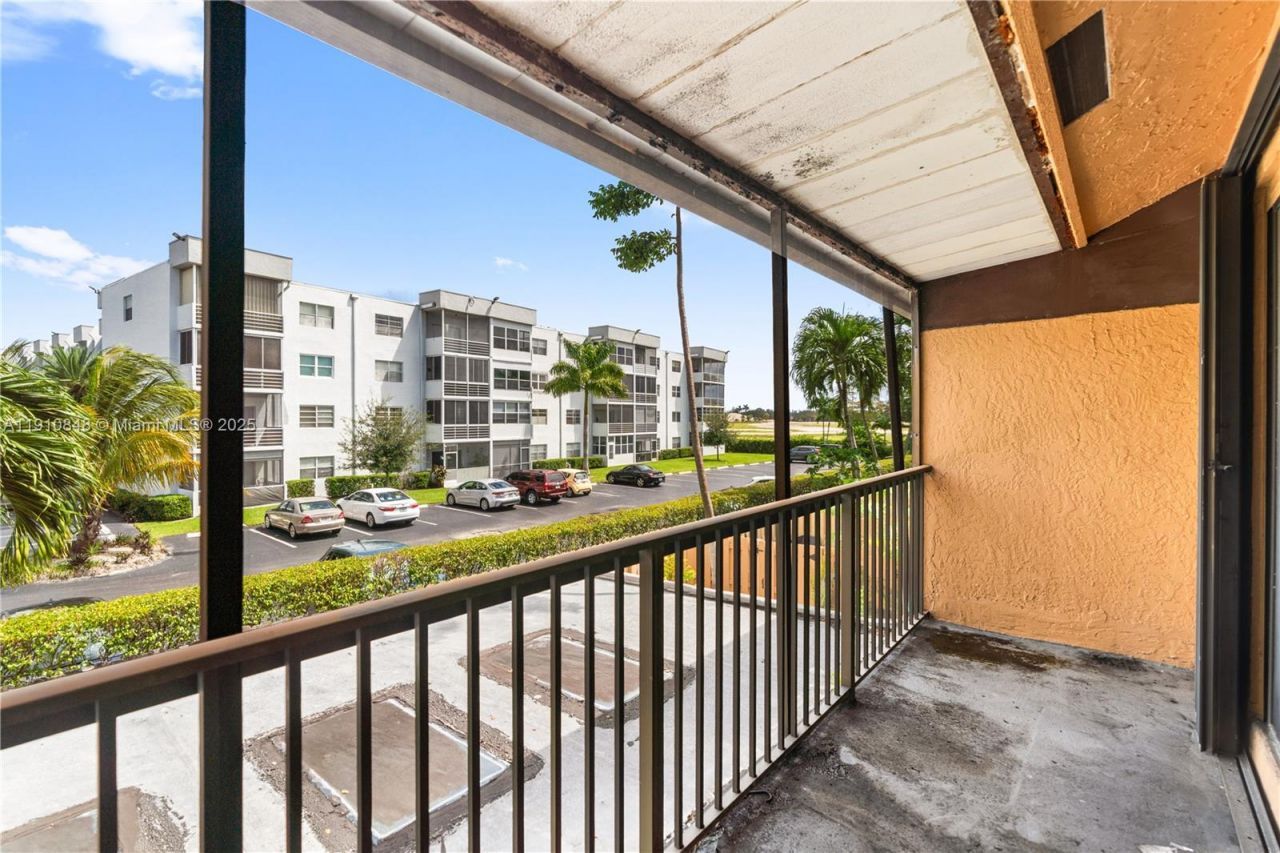 8033 NW 29 Street, Unit 8033, Sunrise, FL 33322 Photo