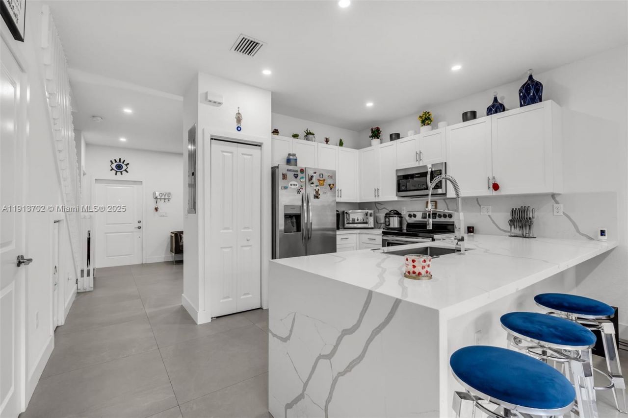 14782 SW 181st Ter, Miami, FL 33187 Photo