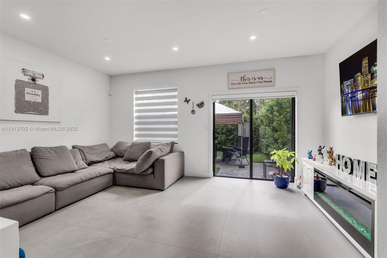 14782 SW 181st Ter, Miami, FL 33187 Photo