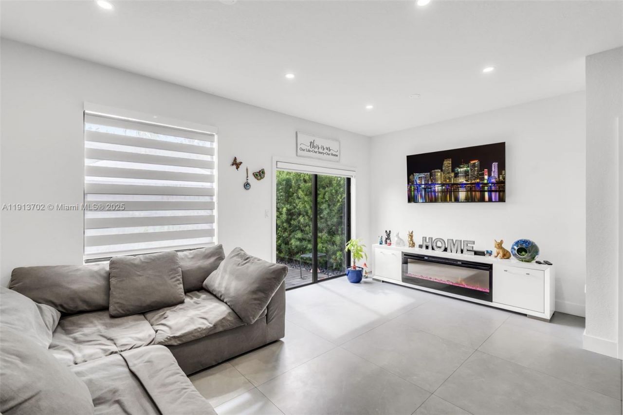 14782 SW 181st Ter, Miami, FL 33187 Photo