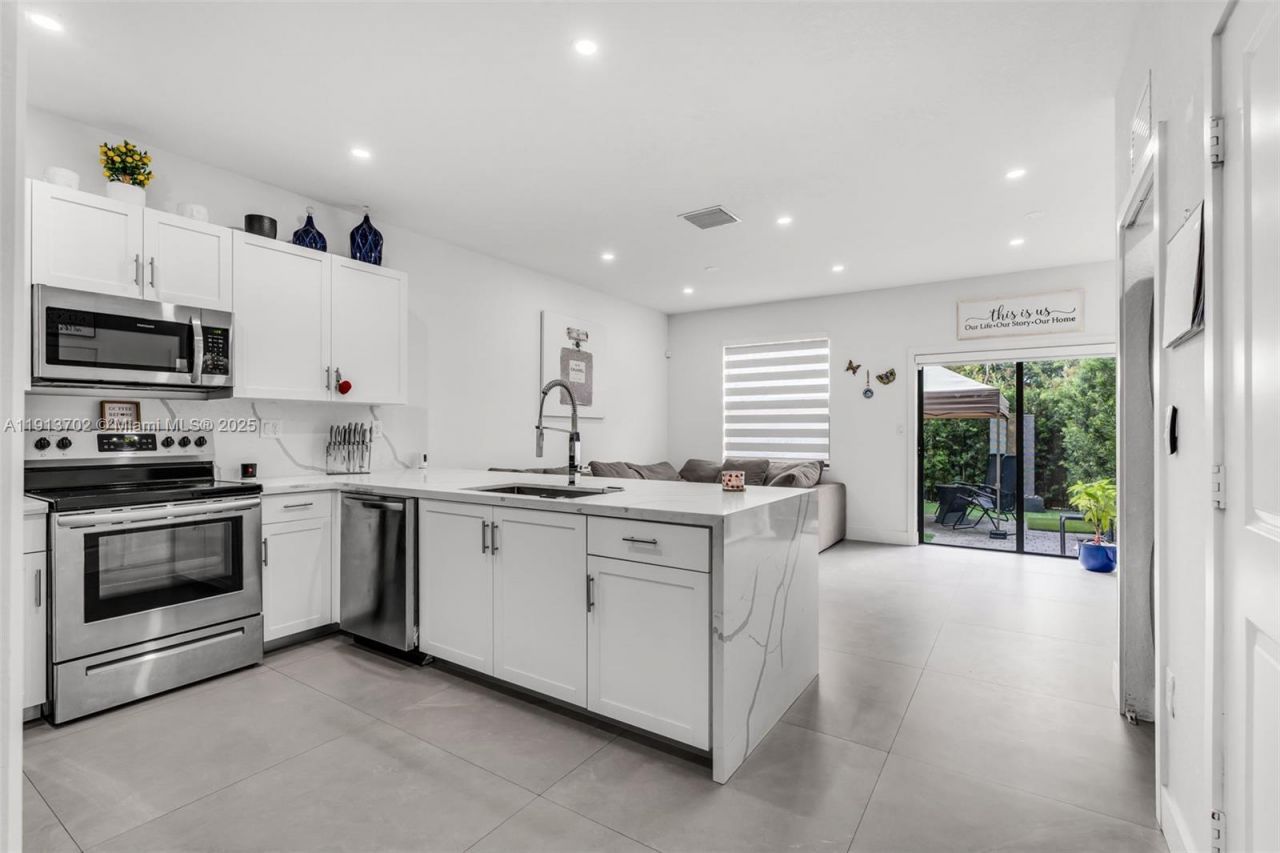 14782 SW 181st Ter, Miami, FL 33187 Photo