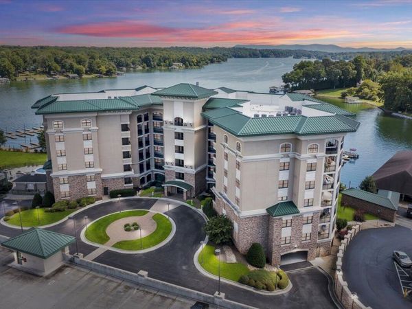 100 Bridgewater Pointe PL, Unit 601, Moneta, VA 24121