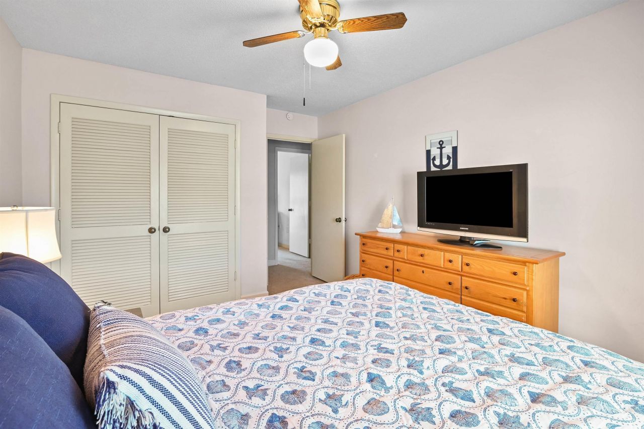 910 Villa Dr. Photo 26