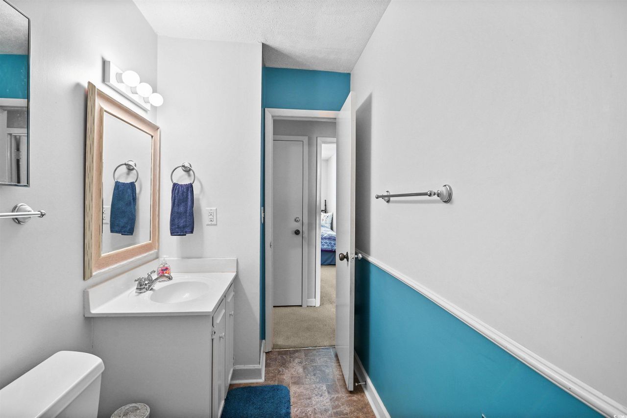 910 Villa Dr. Photo 28