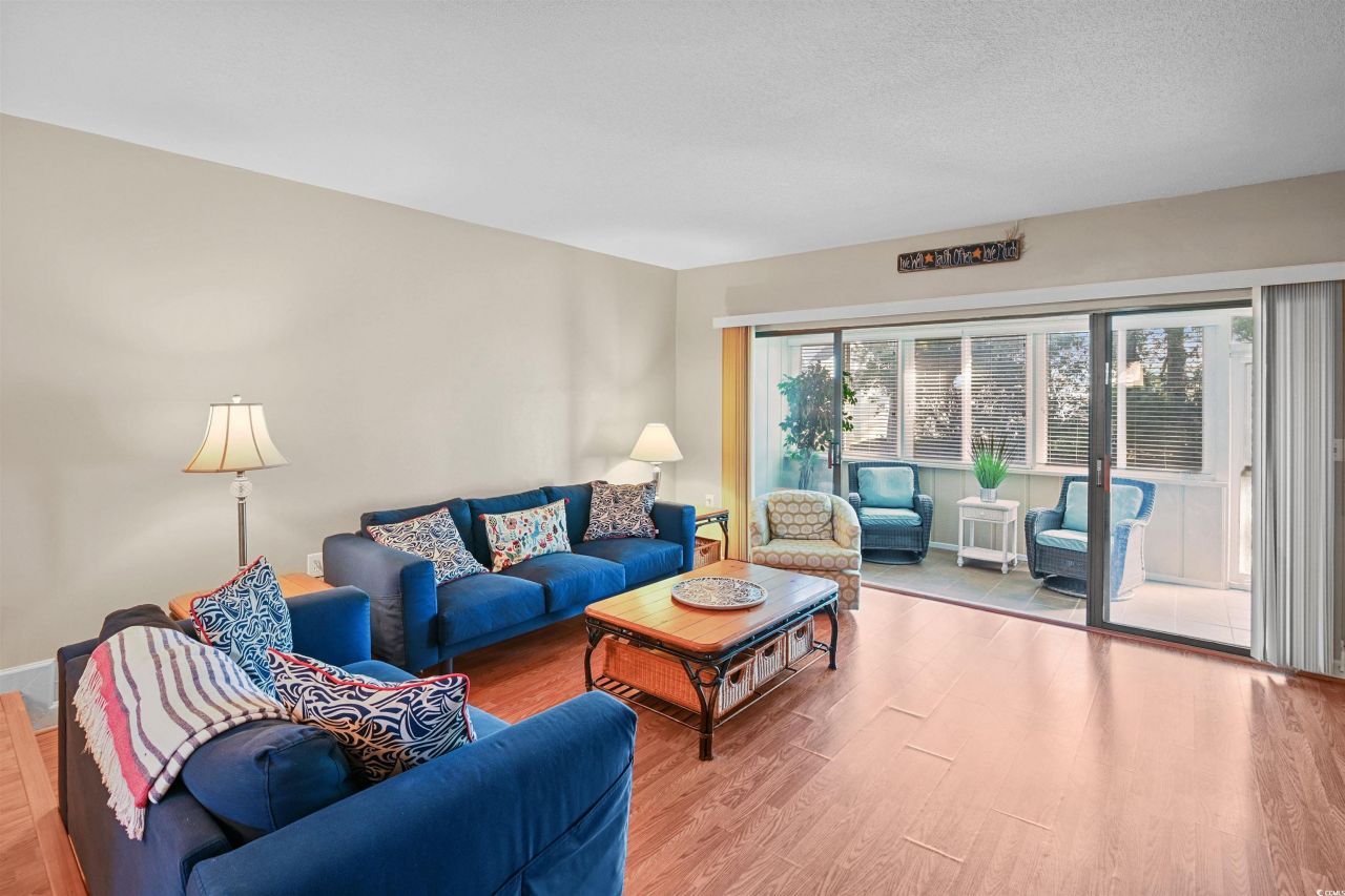 910 Villa Dr. Photo 9