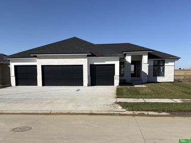 5614 N 213th Avenue, Elkhorn, NE 68022