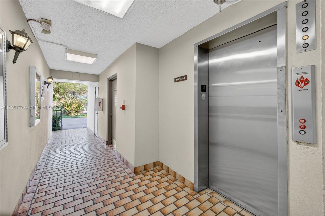 2901 NW 48th Ave, Unit 468, Lauderdale Lakes, FL 33313 Photo